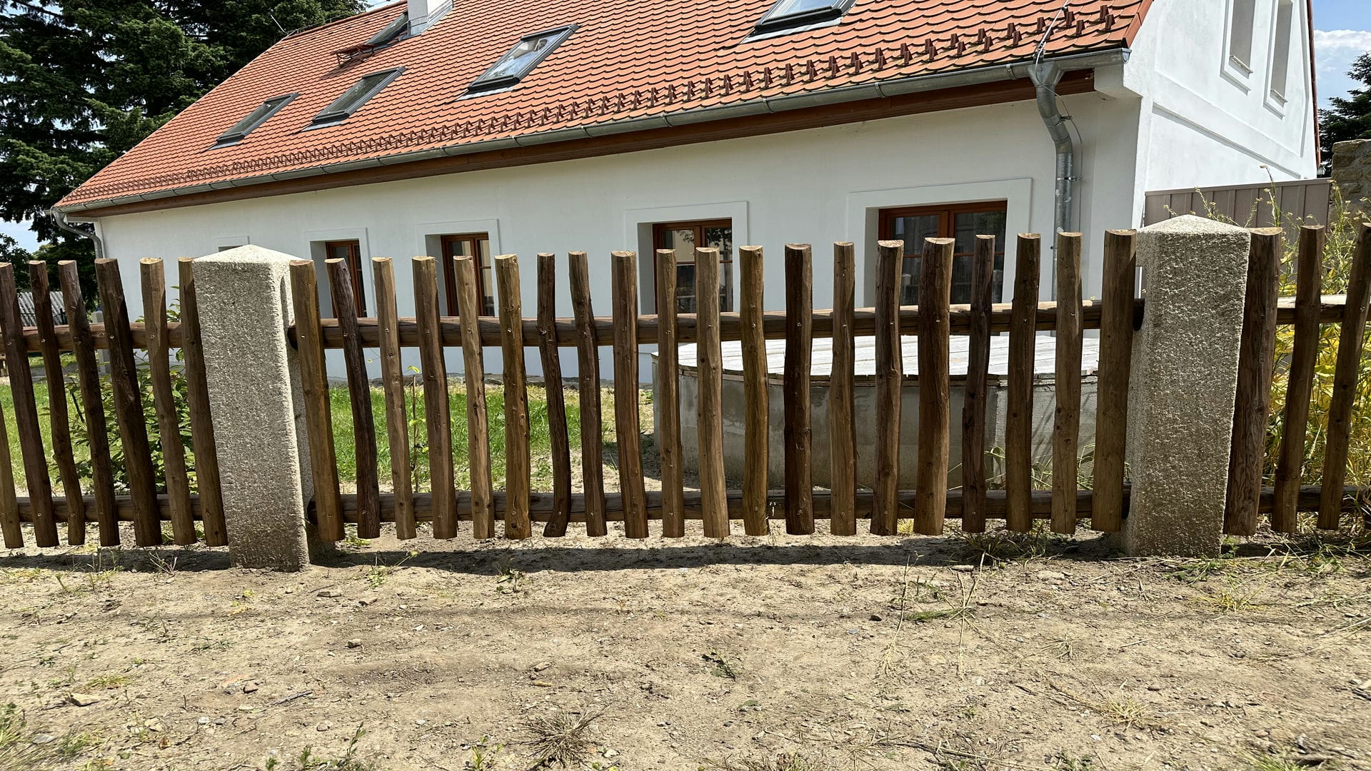 Obrázek 1 / Dřevěné ploty - ručně opracovaný   - realizace Lniště u Slavče 06-2023